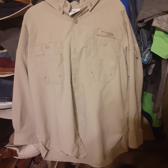 Boy size 5/6 button ups - Picture 7 of 7